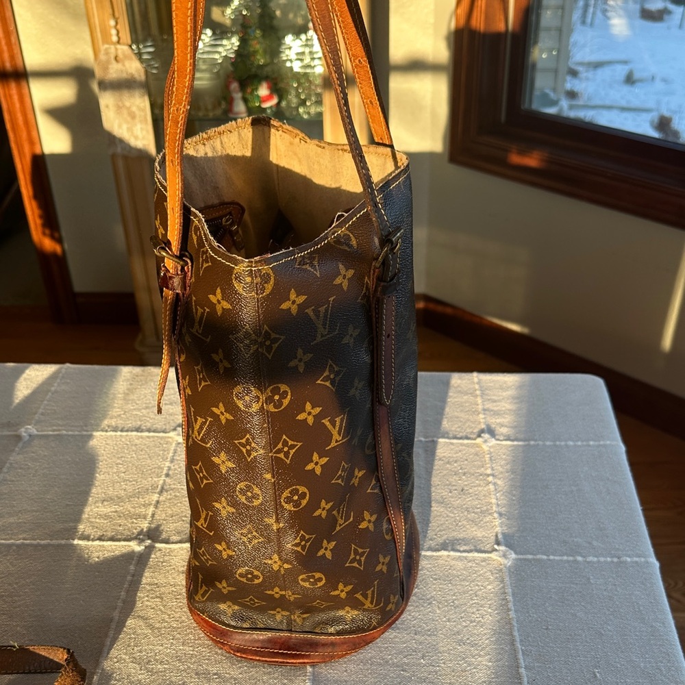 Louis Vuitton Brown Monogram Bucket Bag GM - Picture 2 of 10